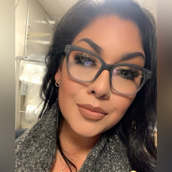 Meet your Posher, Malynda - Picture 1 of 7